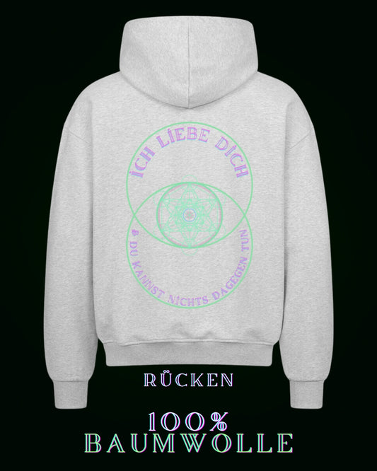 Hellgrauer  Kapuzenpullover (Hoodie mit Reißverschluss) mit dem Logo von ALPHA i OMEGA am rechten Fleck & dem Spruch "Ich liebe dich  und du kannst nichts dagegen tun" im Design der Zytokinesis eingebettet.